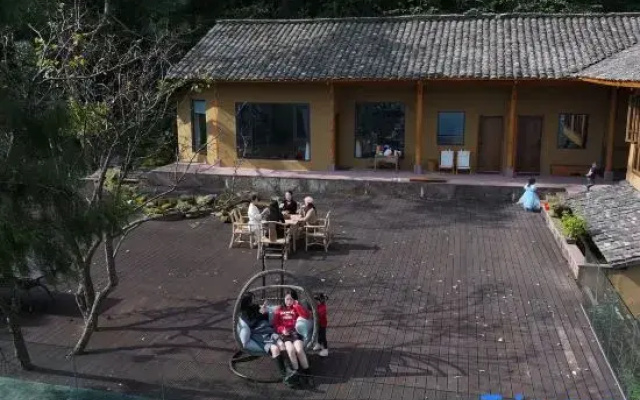 Xunzhen Mountain House
