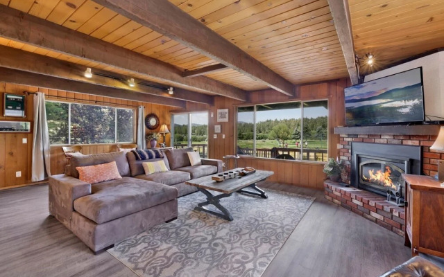 1976-bear Cabin 3 Bedroom Home by RedAwning