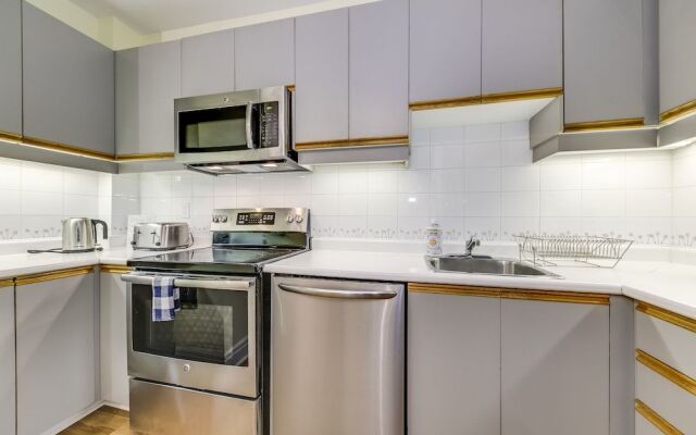 Newly Decorated 2BR Yorkville Home