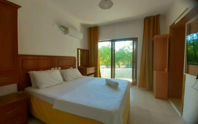 Sunset Boutique  & Apartments