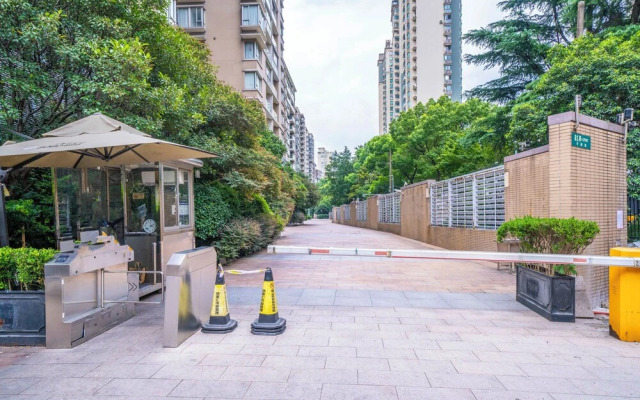 Tyms 1BR 1BA Apt Xujiahui Metro