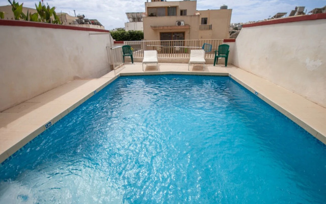 Pool and Sea, charming Merill Apart 5