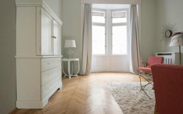Jet Setter Opera Apartment