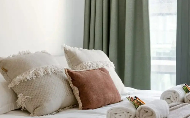 Stylish 2 Bedroom With Terrace and Parking