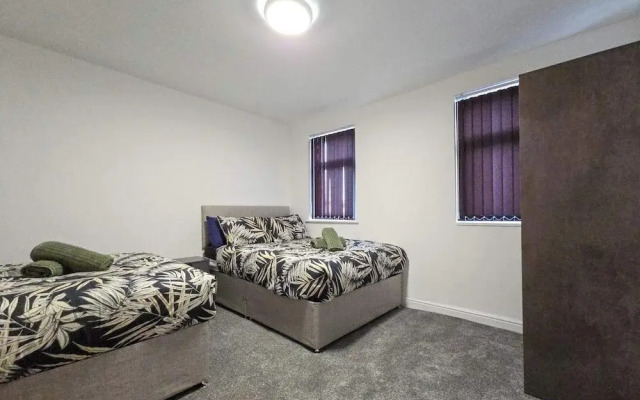 Blackpool Bliss - Spacious 4-bed Apartment