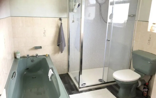 Impeccable 3-bed Apartment in Belfast