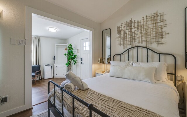 Charming Chandler Retreat w/ Furnished Patio!