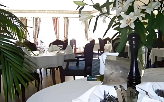 Eversley Hotel