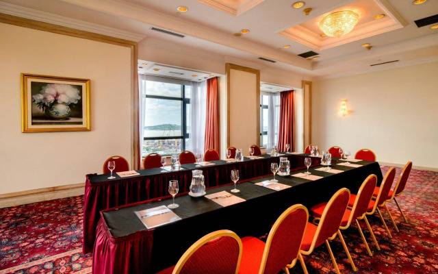 Radisson Montevideo Victoria Plaza Hotel