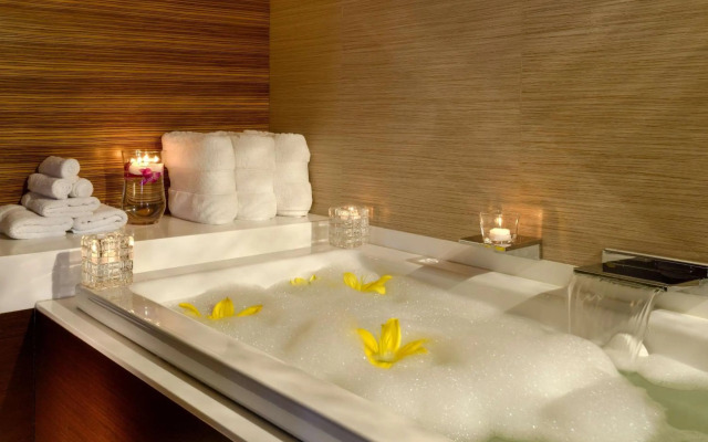 Hilton Waikiki Beach Resort & Spa