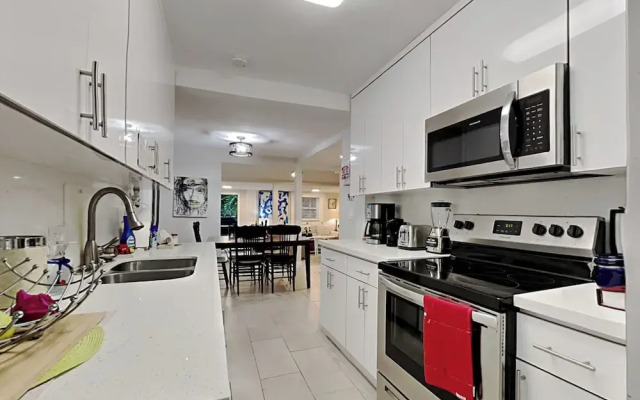 Miami Townhouse with Patio Gazebo