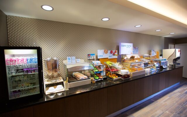 Holiday Inn Express Fargo-West Acres by IHG