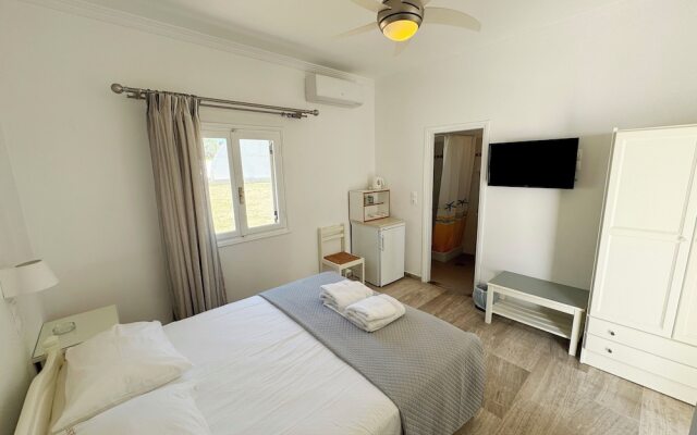 Irene Hotel & Studios - Beachfront
