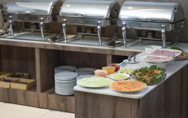 A&EM - The Petit Hotel