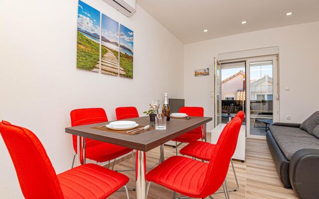 Nice Apartment in Brodarica With Wifi and 2 Bedrooms