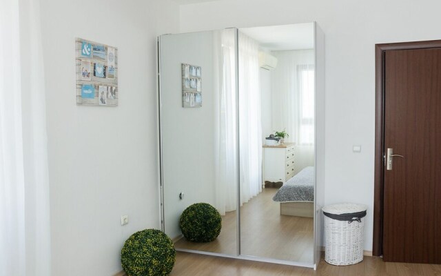 FM Luxury 1-BDR Apartment  with Terrace