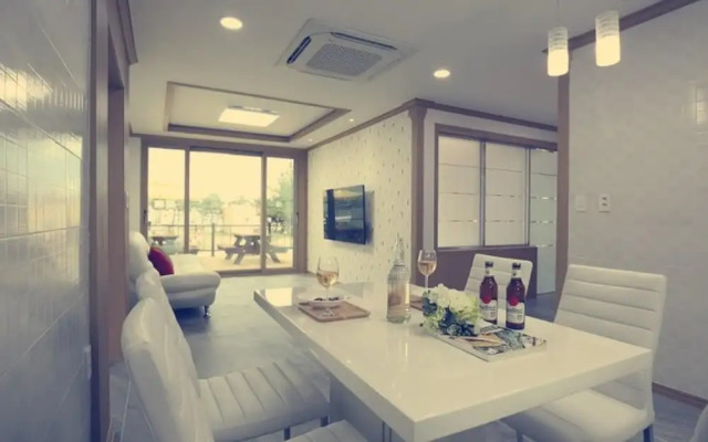 Pohang Cassis Pool Villa