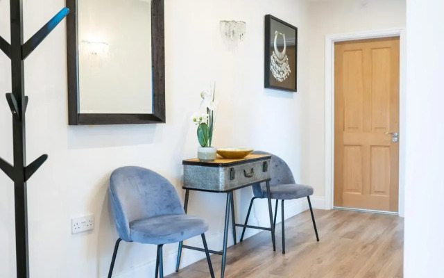 ⭐⭐⭐⭐⭐ Stunning Penthouse Overlooking River - 1 Bed