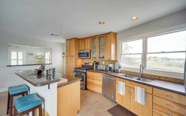 Pet-friendly Texas Retreat w/ Deck & Gas Grill!