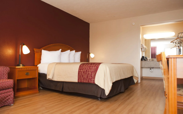 Red Roof Inn & Suites Jackson, TN