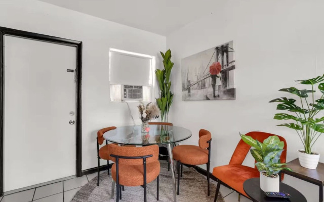 Relaxed Vibe Near Beach Parking Fast Wi-fi