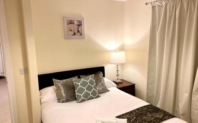 Superior Two-Bed Apartment with Free Parking, CV1 Coventry