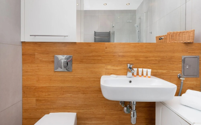 Świętojańska Studio Gdynia by Renters