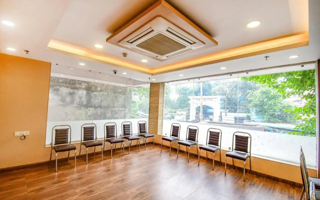 Fabhotel Stay Inn International