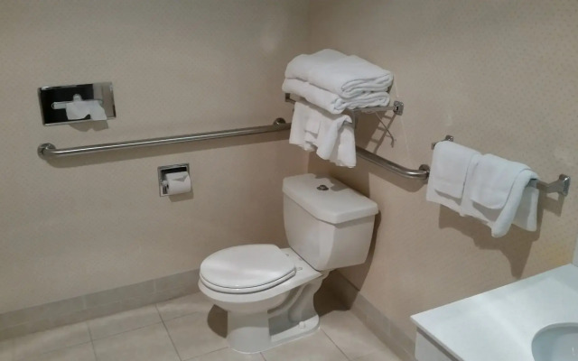Quality Inn Grand Suites Bellingham