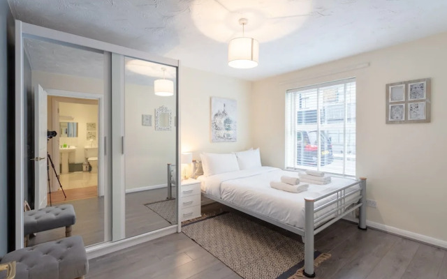 Stylish 4 Bedroom Property in East London