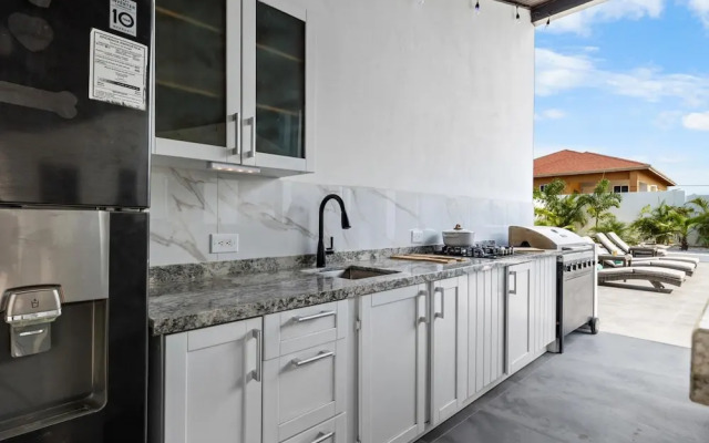 Charming Home With Big Outdoors Pool in Noord