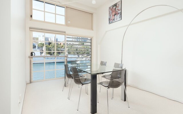 Waterfront Apt. on Sydney Harbour H390