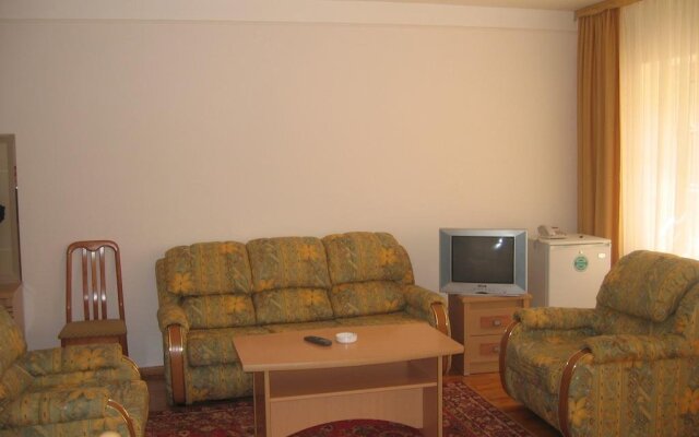 Aliq Hotel