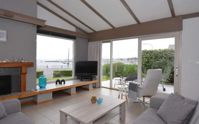 Modern Furnished Detached Bungalow, Located on the Marina