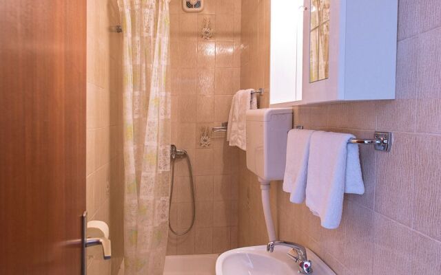 Apartment Rozari - family friendly & sea view: A1-Ivana  Brela, Riviera Makarska