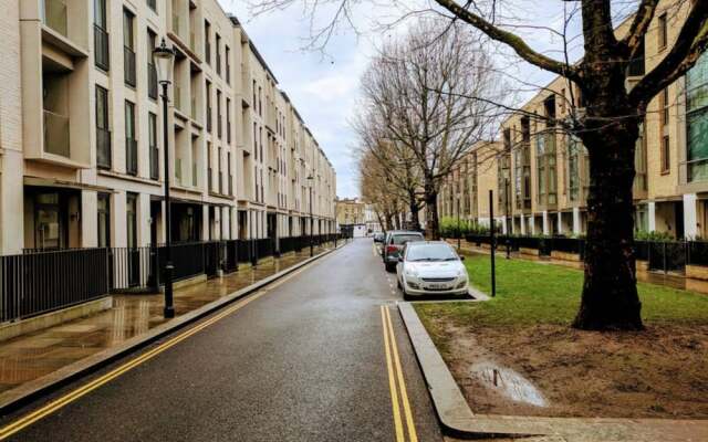 2 Bedroom North Kensington Apartment With Courtyard