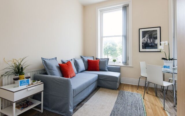 The Earl's Court Townhouse II - KM2