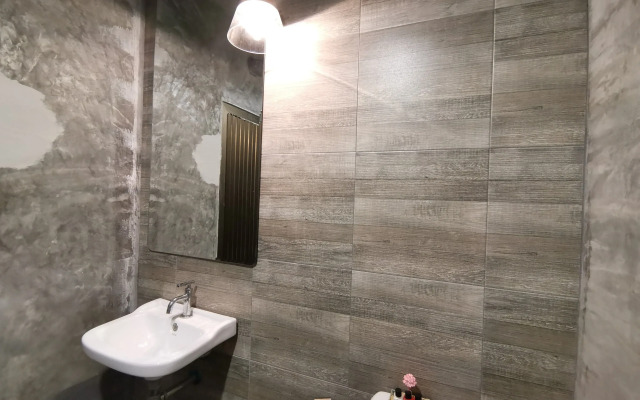 8 Sleepers Street Hostel