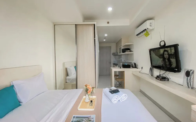Modern Look and Restful Studio at Azalea Suites Apartment
