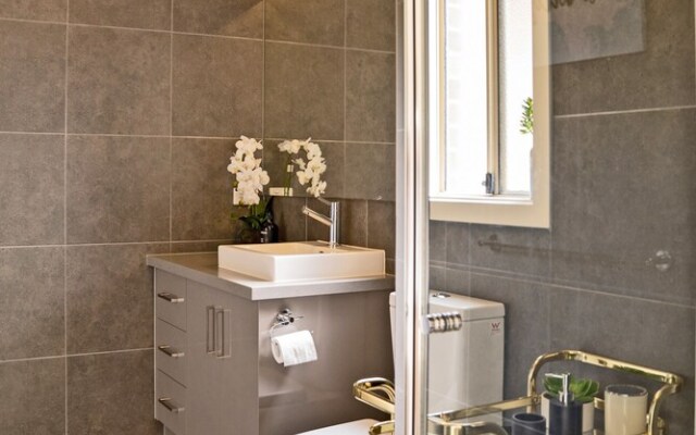 AUJOY 4 Bed  Townhouse Glen Waverley