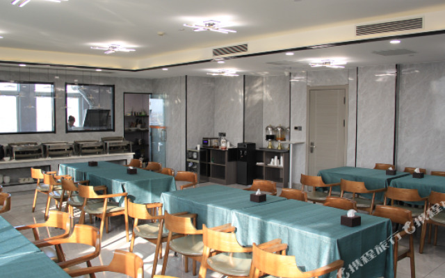 Lemon Four Seasons Hotel