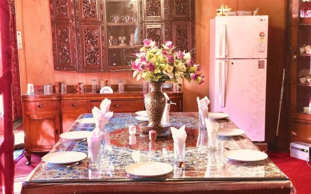 Lake Victoria Houseboat