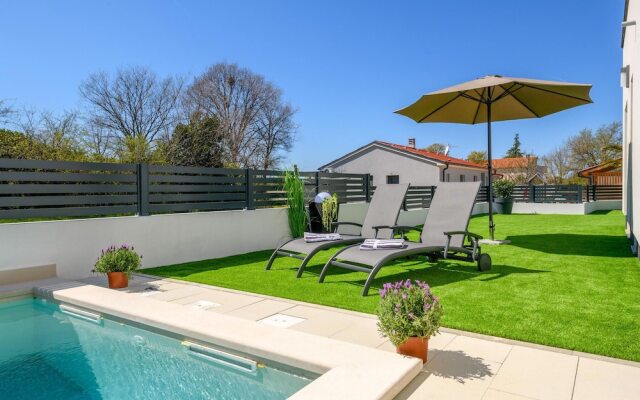 Amazing Home in Peroj With Wifi and 3 Bedrooms