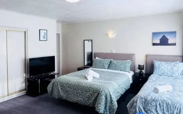 Merivale Court Large Studio-Unit 3