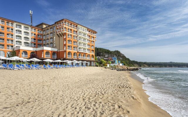 Sol Luna Bay Resort