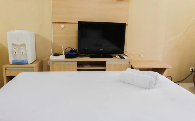 Minimalist Studio Room Great Western Apartment