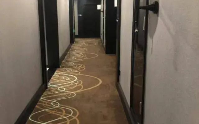 Xi'an Hotel (Weinan Bus Station)