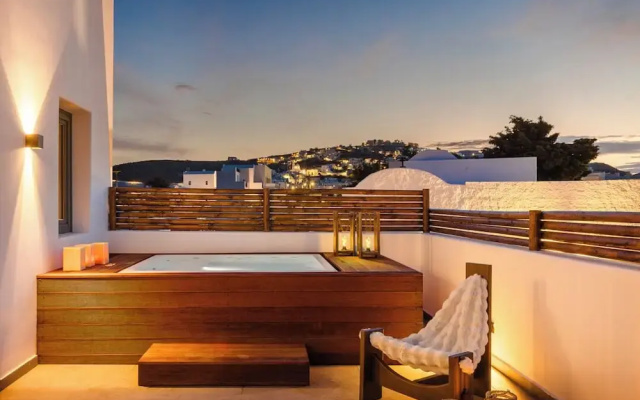 Acro Caldo Suites