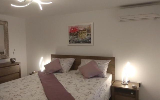 Apartment Lemar - parking and barbecue: A6 LIGHT Bol, Island Brac