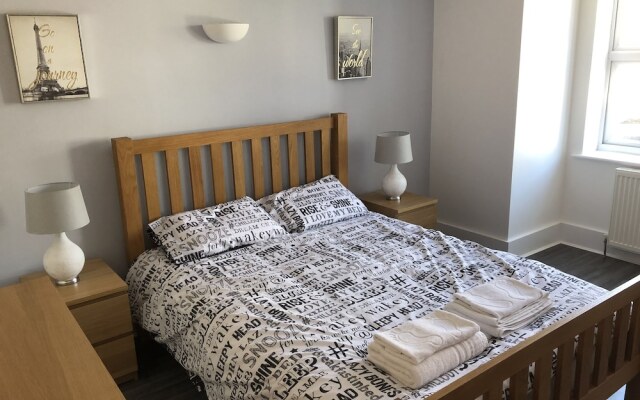 Bournemouth Holiday Let With Hot Tub & Sauna